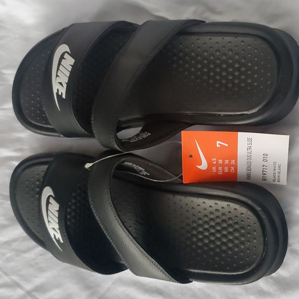 WMNS BENASSI DUO ULTRA BLACK WHITES SLIDES